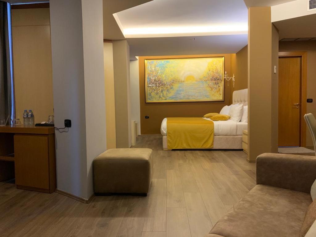 Hotel Albanopolis 4*