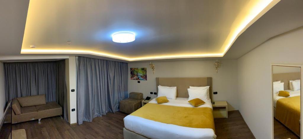 Albanopolis Hotel