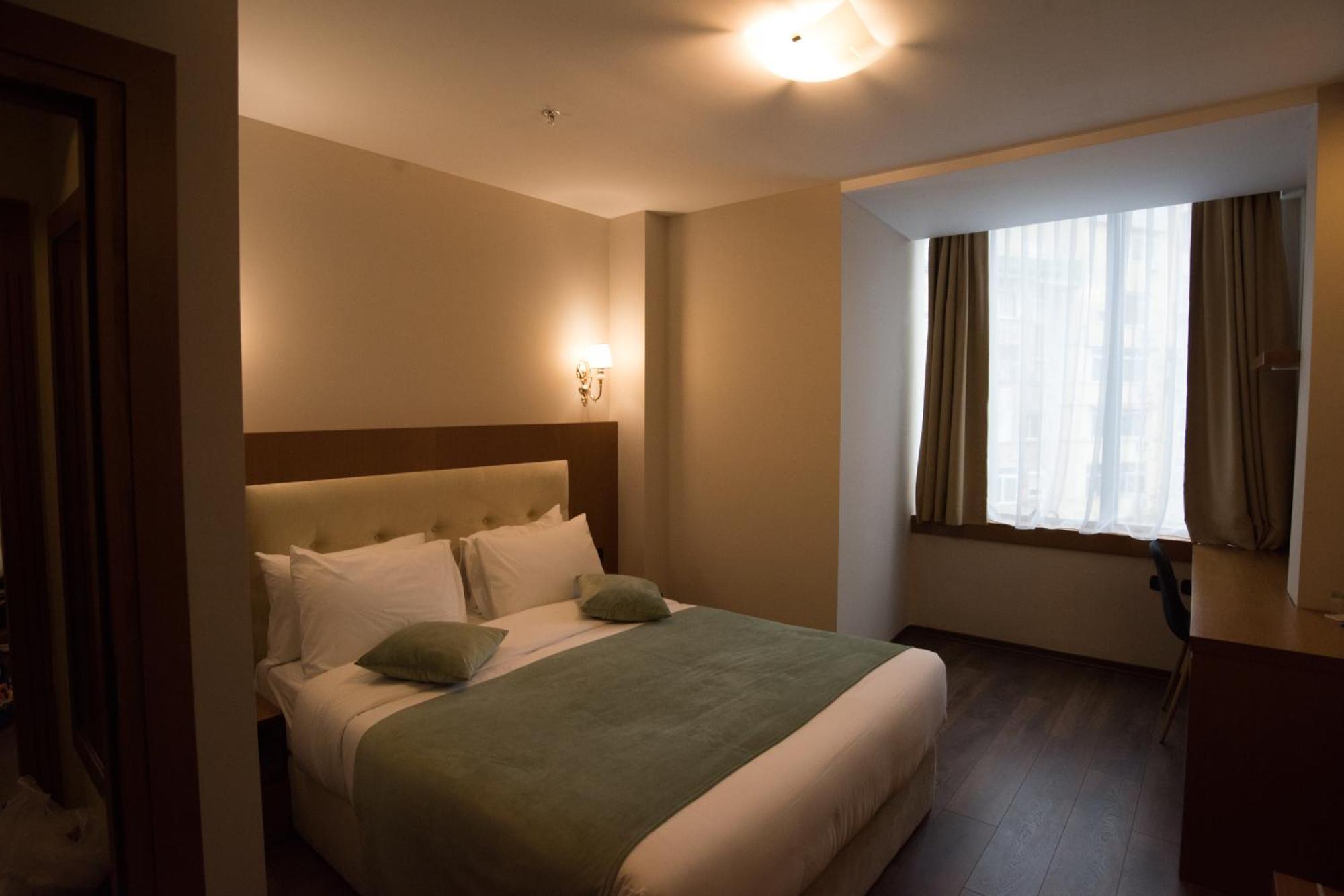 Albanopolis 4*