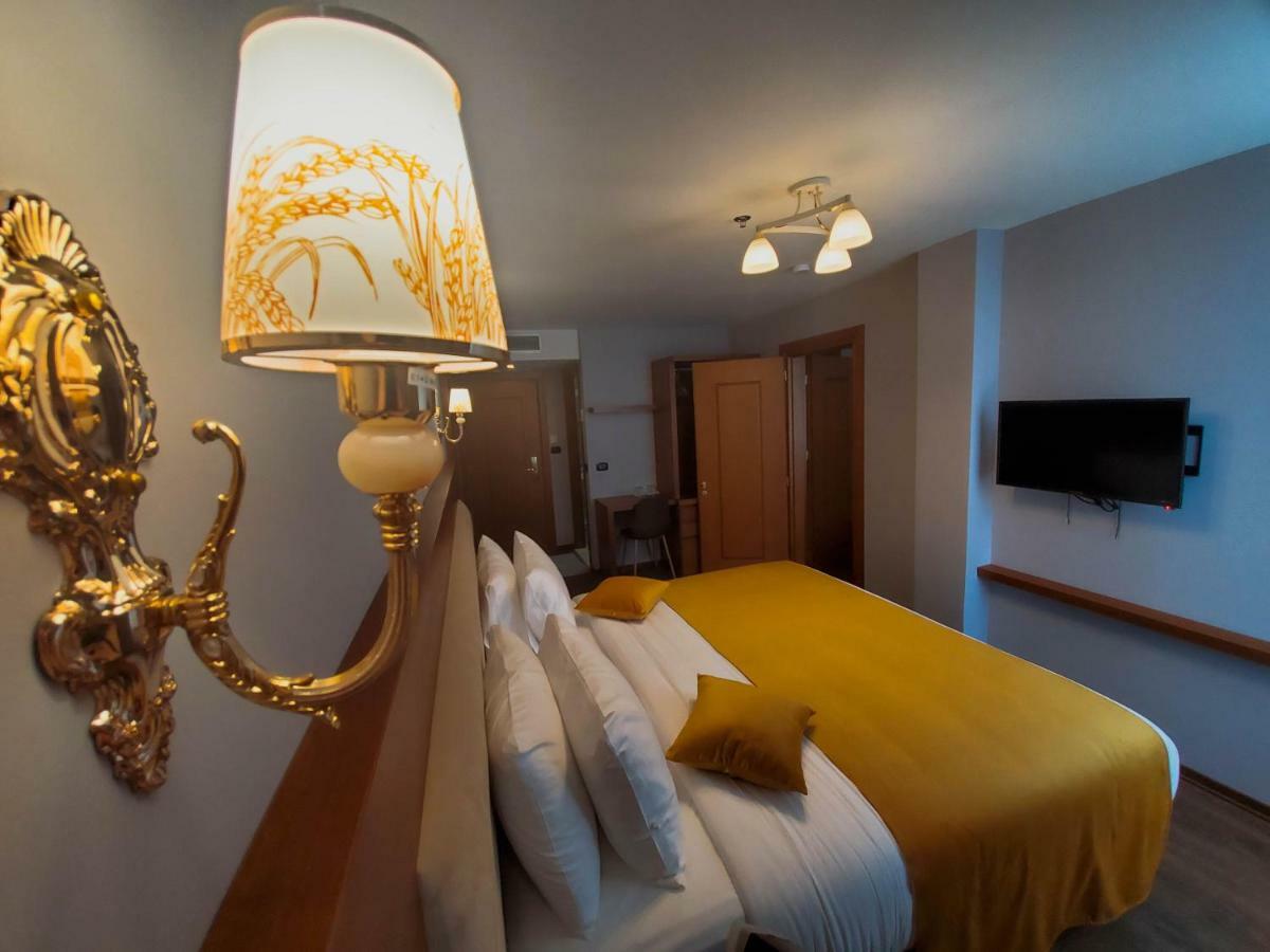 Hotel Albanopolis 4*